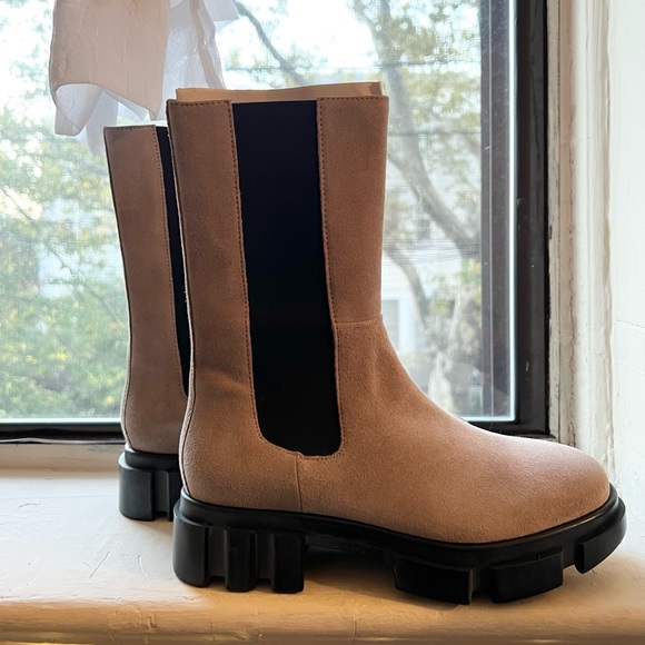 NEW Free People Brooks Chelsea Boot (Women) in size 9 - Picture 2 of 6